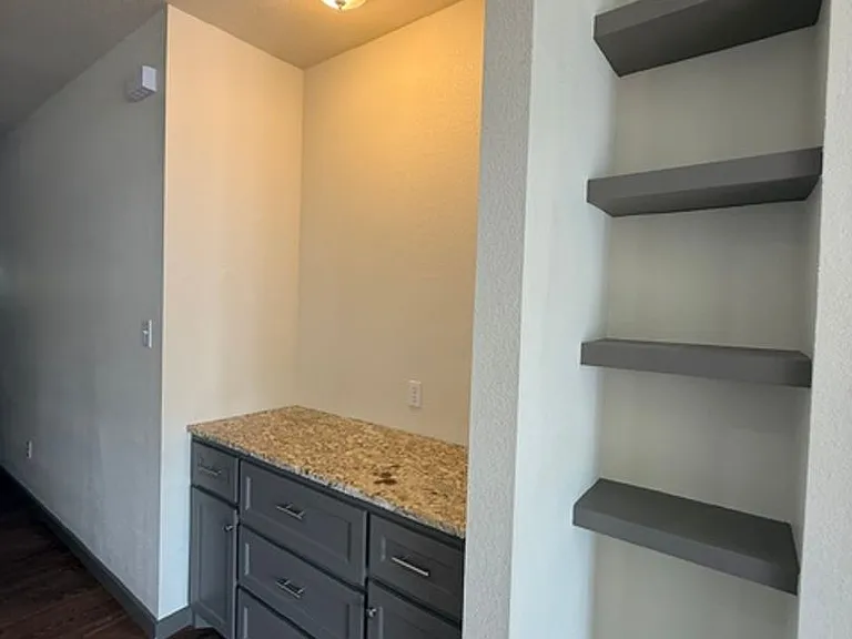 225 Scurry Ave — Photo 6
