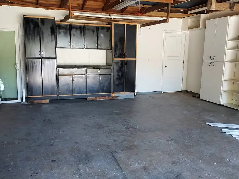 4520 Hackberry Ln — Photo 2