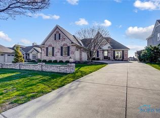 3003 Deep Water Ln, Maumee, OH 43537