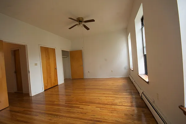 Rented by Link NY Realty | media 40