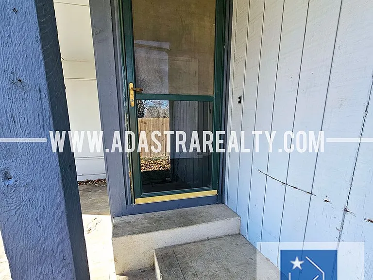 1316 E 123rd Ter #A — Photo 5