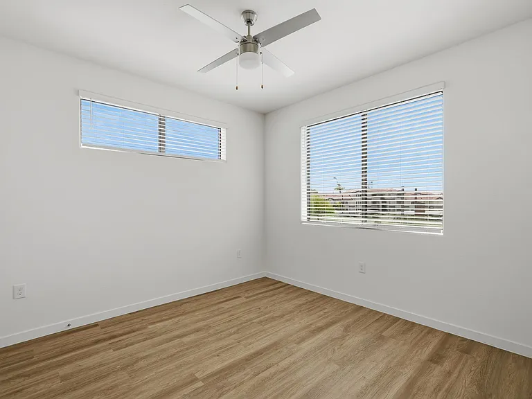 La Victoria Commons — Photo 38