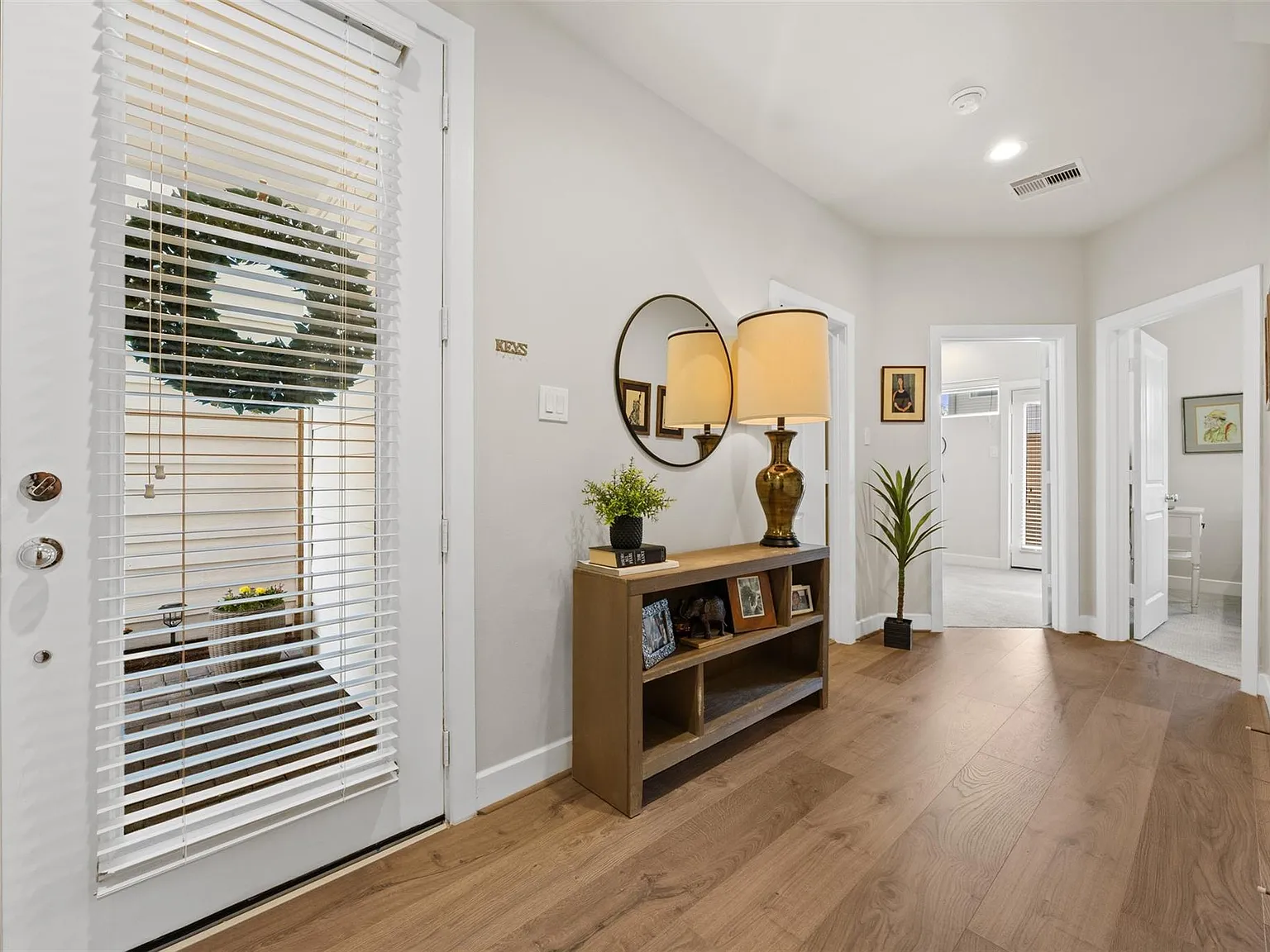 3 bed, 2.5 bath, 1691 sqft, $2,200 — Photo 4