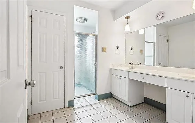 4 bed, 2.5 bath, 1885 sqft, $2,400 — Photo 2