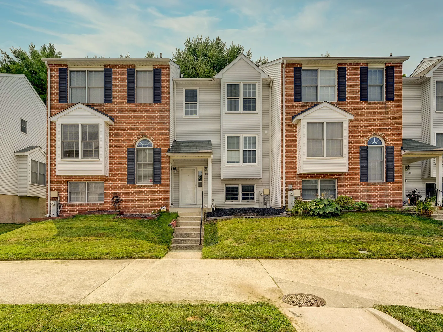 3 bed, 3.5 bath, 1480 sqft, $3,200 — Photo 1