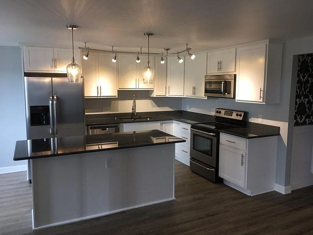 3 bed, $1,500 — Photo 2