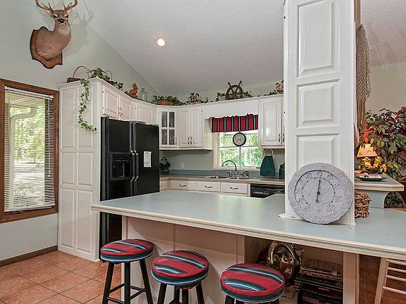 4th image of 172 Lakeview Ct.