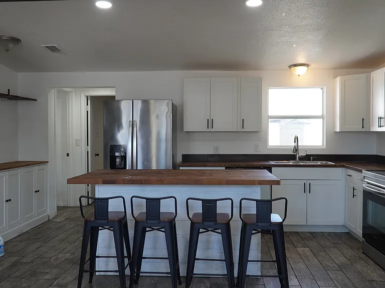 4111 W Montgomery Ter — Photo 10