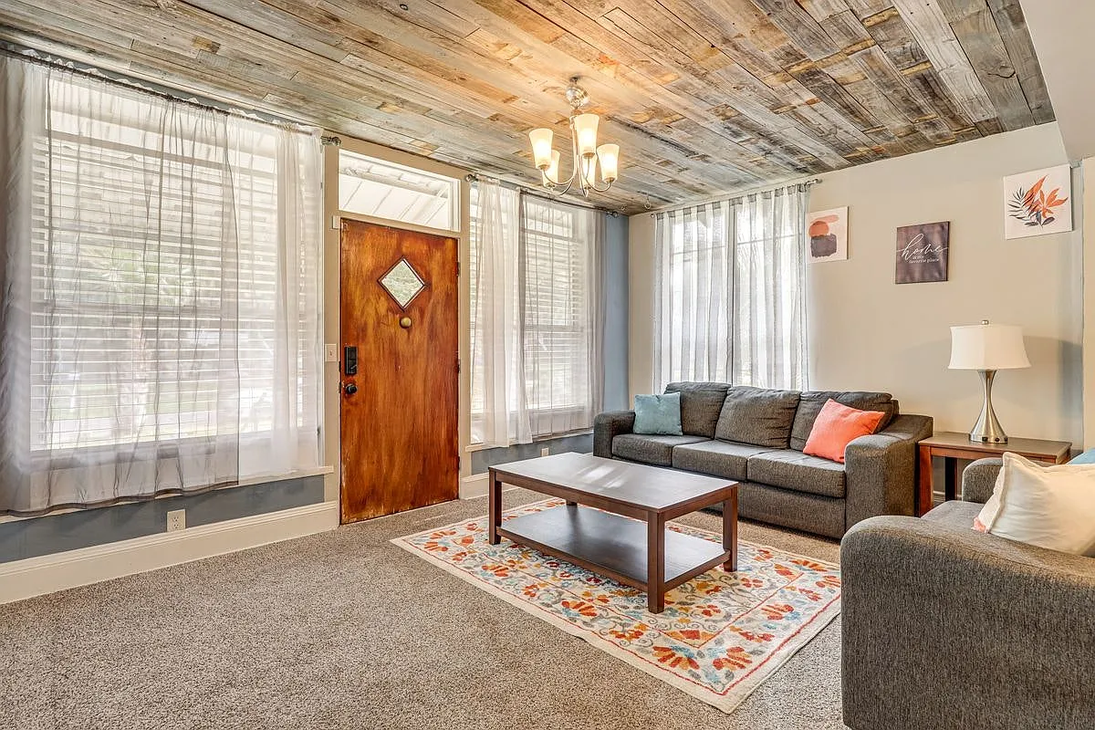 6932 Oakwood Street — Photo 3
