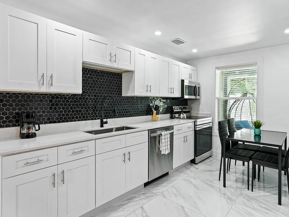 4115 N Hubert Ave #3