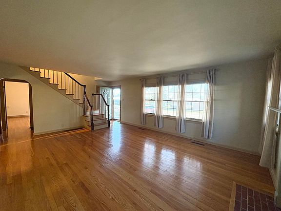 4th image of 3030 Lynnwood Dr