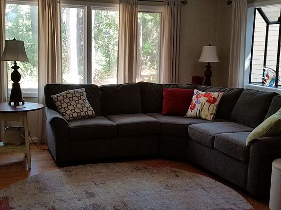 3rd image of 36 Fernwood Ct