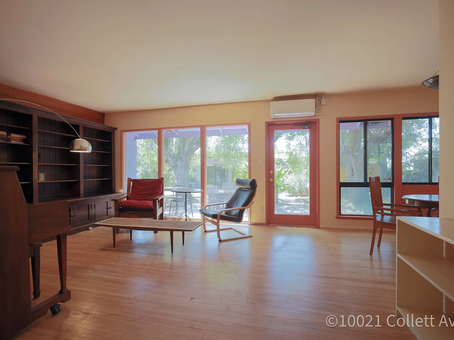 10021 Collett Ave — Photo 2