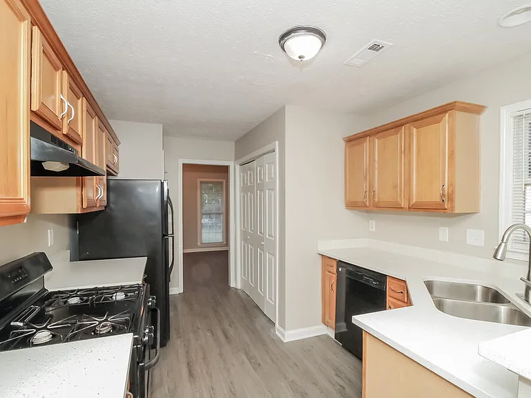 37 Winter Park Ln — Photo 7