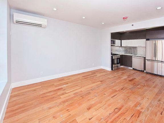 4th image of 670 Halsey St #2