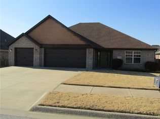 2910 N 17th St, Rogers, AR 72756