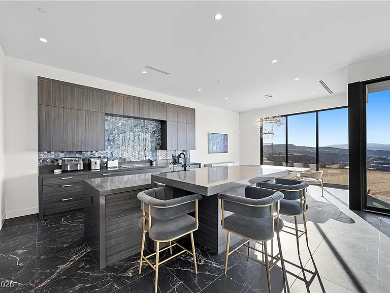 577 Overlook Rim Dr — Photo 4
