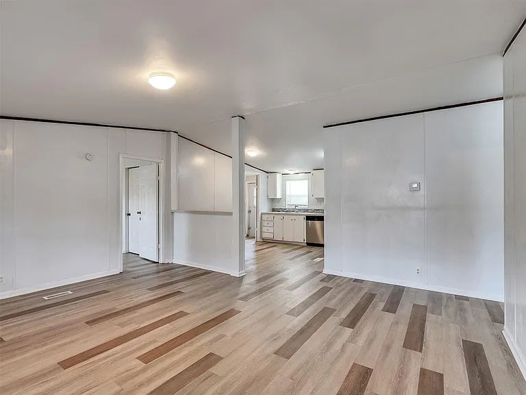 25779 Almarie Dr — Photo 2
