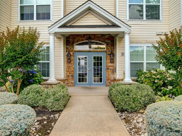 656 Saint Andrews Pl, Englishtown, NJ 07726