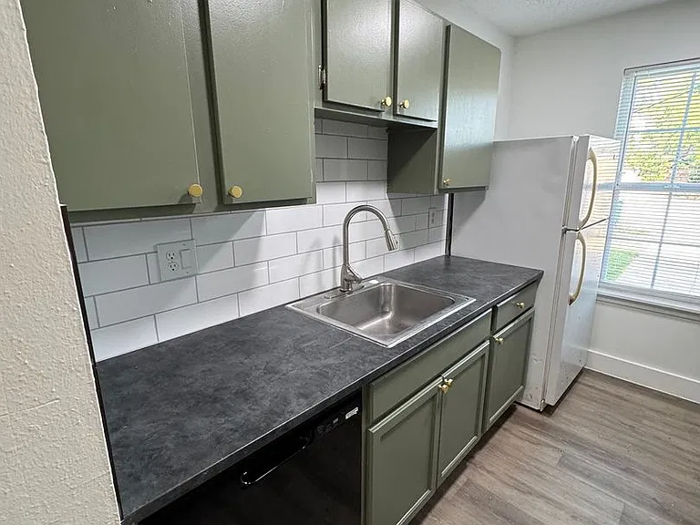 2309 Manson Ave — Photo 4