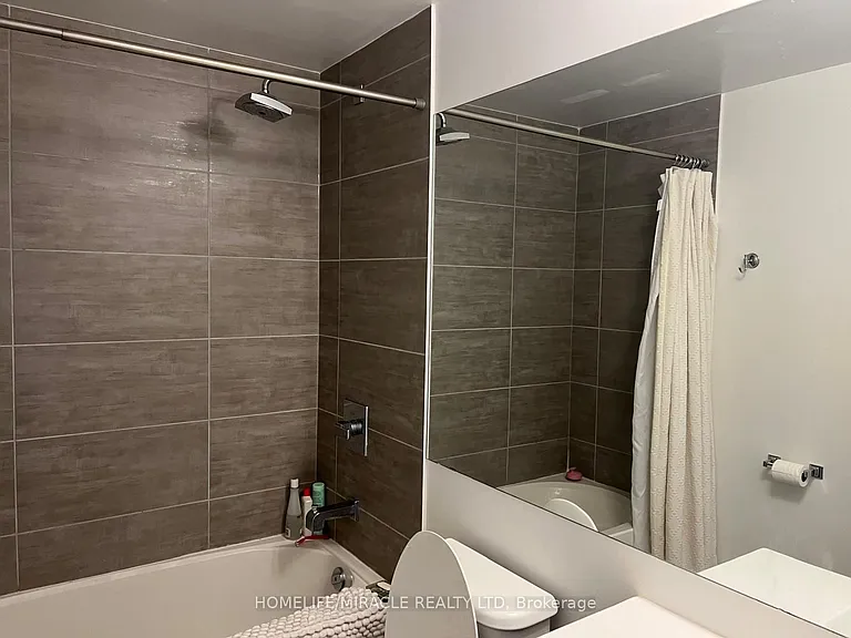 478 King St W #1104 — Photo 11