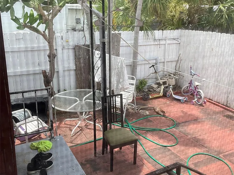 820 SW 1st Pl — Photo 10