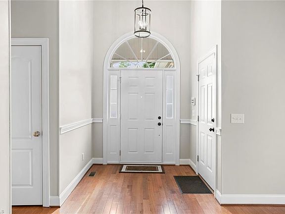 5th image of 114 Scarlet Oak Ct
