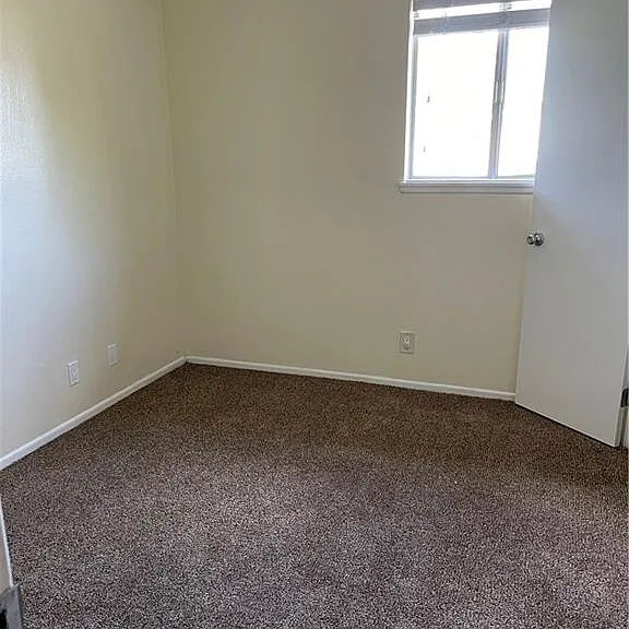 9572 Cornwall Dr — Photo 8
