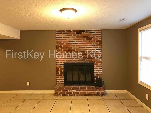 4th image of 7205 Willow Ave
