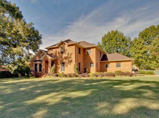 124 Lake Pointe Cir SW, Huntsville, AL 35824