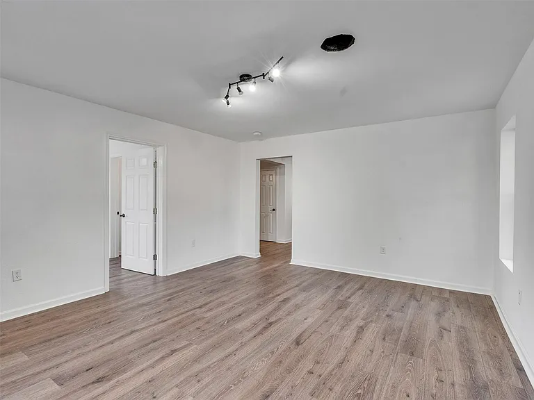 2416 Cumberland St — Photo 10