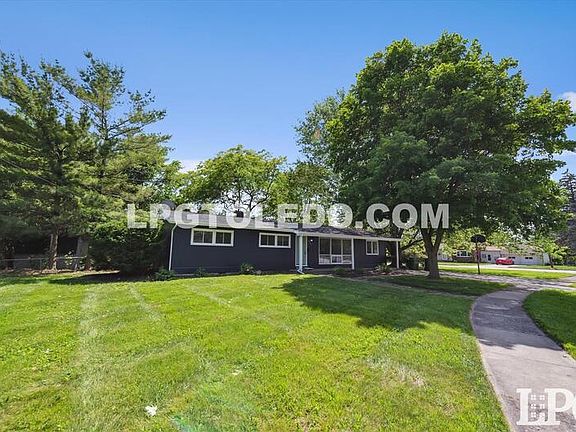 2nd image of 804 Village Trail Rd