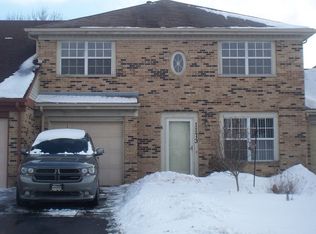 1173 Robin Dr #1173, Carol Stream, IL 60188