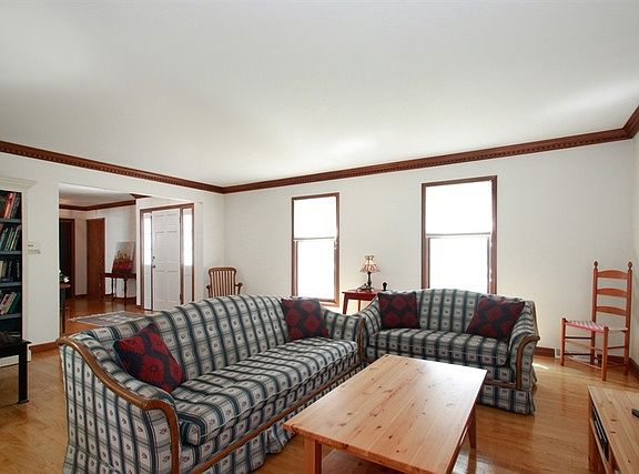 4th image of 1523 S Belmont Ave