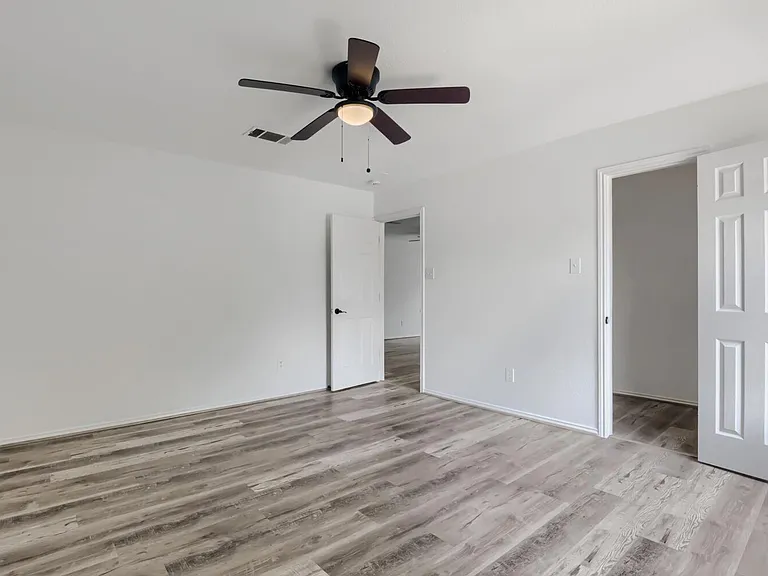 512 Woodford Dr — Photo 14
