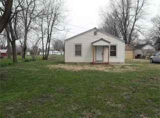 3035 W Chestnut St, Springfield, MO 65803