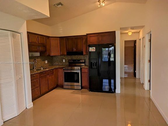 5th image of 337 SW 15th St #1-2