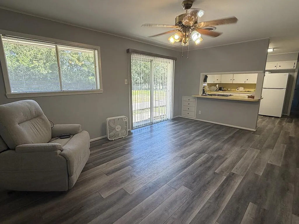 3 bed, 2.0 bath, 1584 sqft, $1,900 — Photo 4