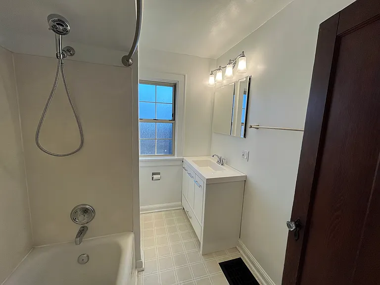 1687 King Ave — Photo 6