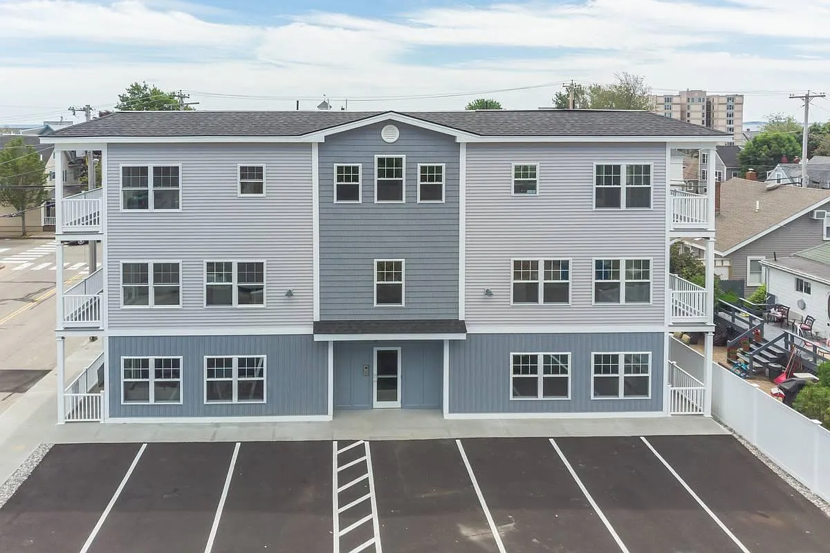 2 bed, 714 sqft, $1,800 — Photo 1