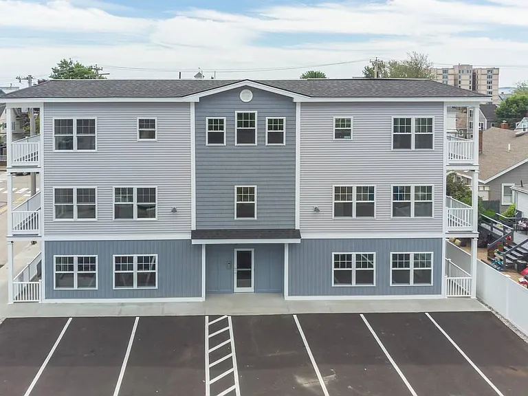 21 Union Ave — Photo 1