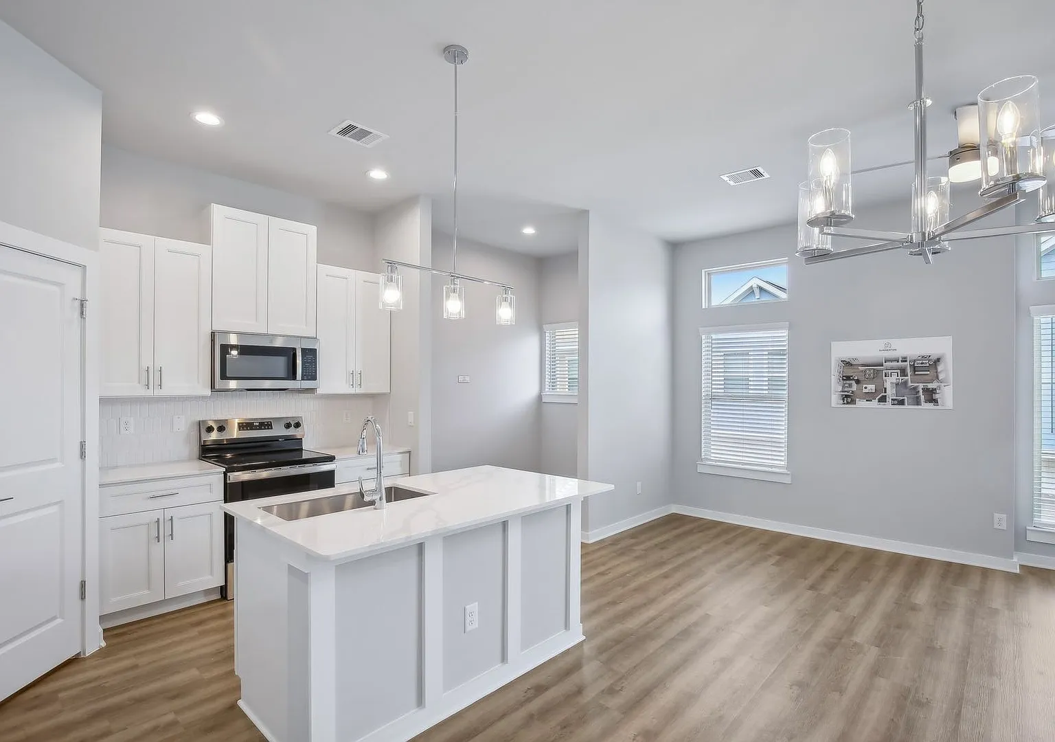 Summit 3Beds | 2Baths — Photo 4