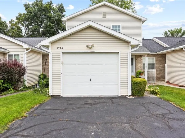 5744 Running Brook Rd, Farmington, NY 14425