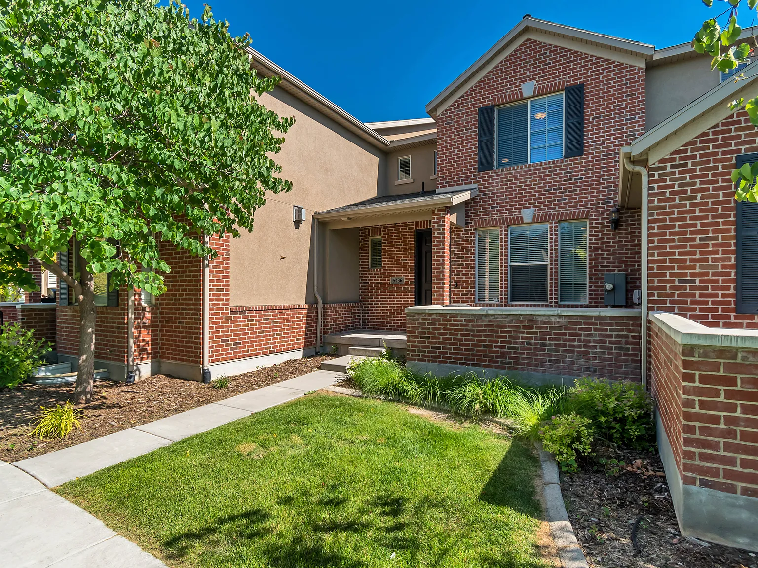 3 bed, 1174 sqft, $2,100 — Photo 1