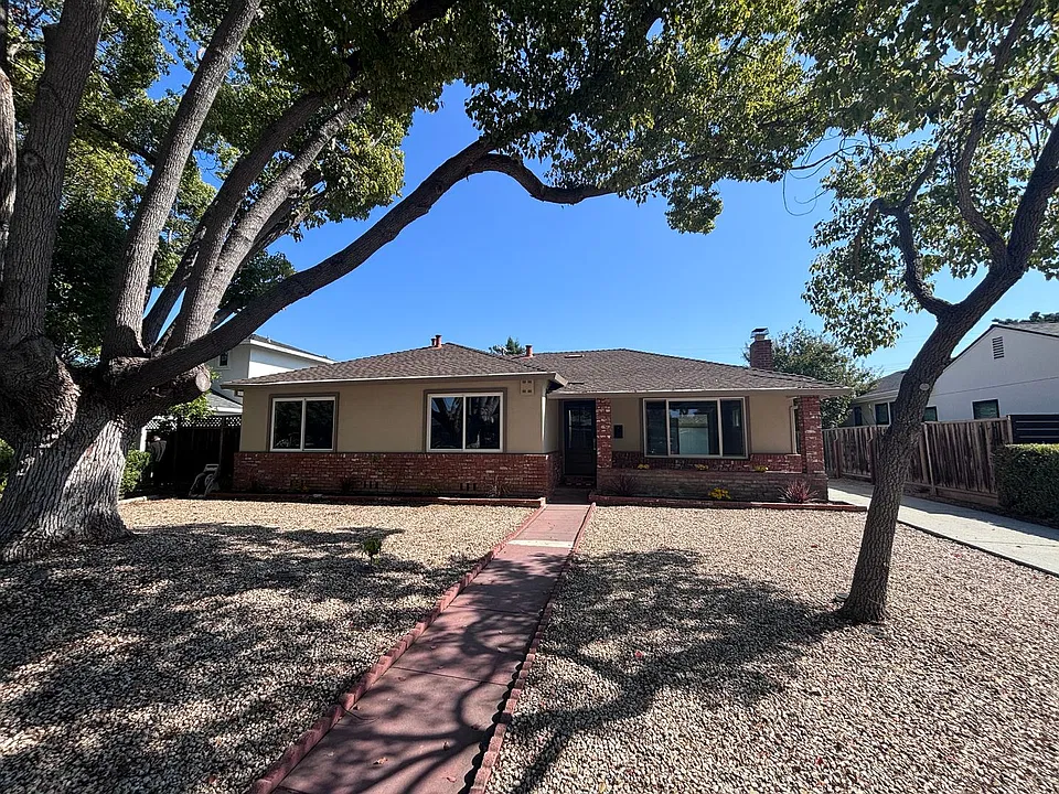 112 N Cypress Ave