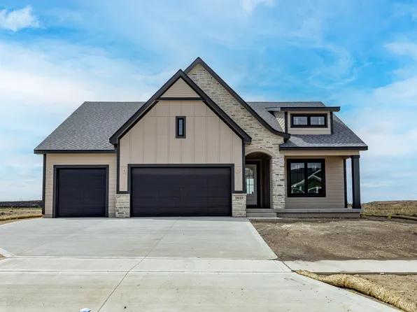 1610 NW Parkside Ln, Waukee, IA 50263