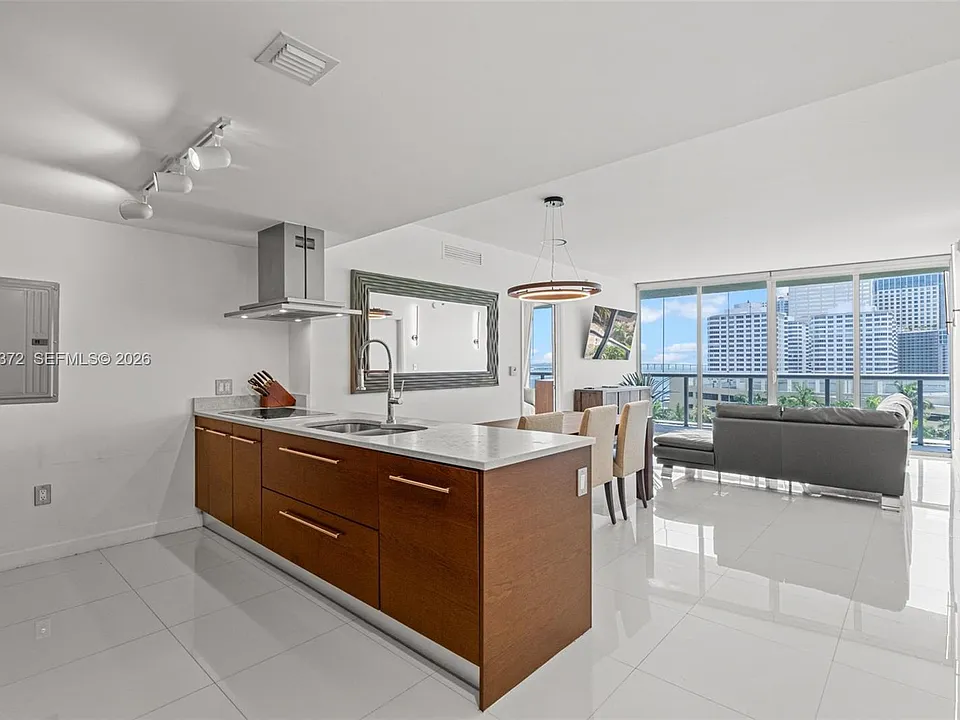 495 Brickell Ave #905