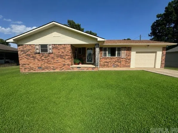 712 11th St, Corning, AR 72422