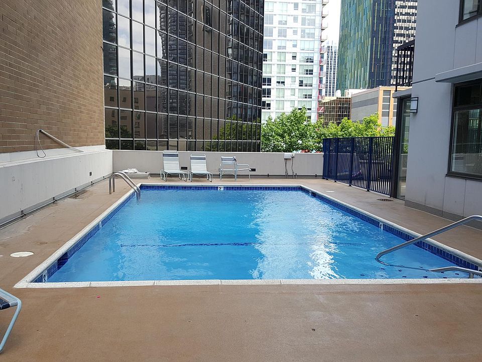 Swimming pool - outdoor
