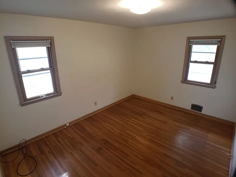 703 E Academy St — Photo 8